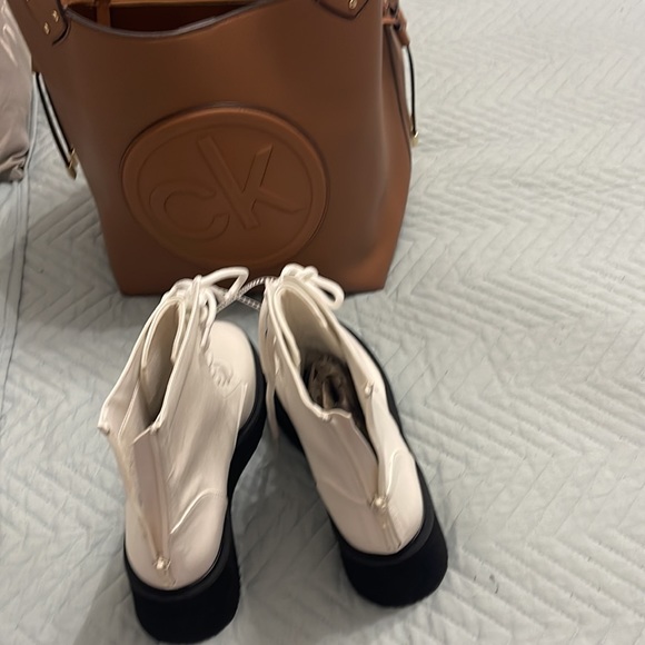 WORN!! CUTE ๐ฅฐ SHOE ๐ - Picture 3 of 5